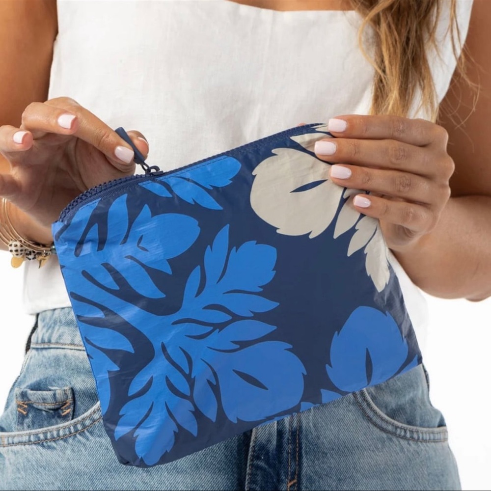 NWT Aloha Collection Small pouch - Picture 2 of 7